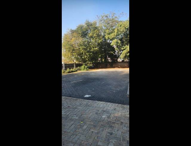 BUSINESS FOR SALE IN ELDORAIGNE